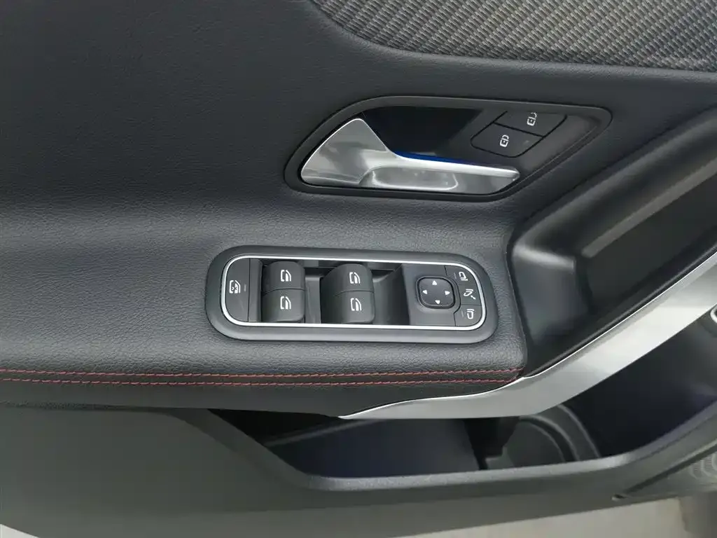 Mercedes-Benz A-Class — фото 10