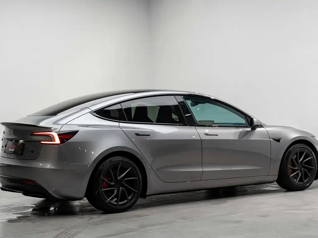 Tesla Model 3 — фото 6