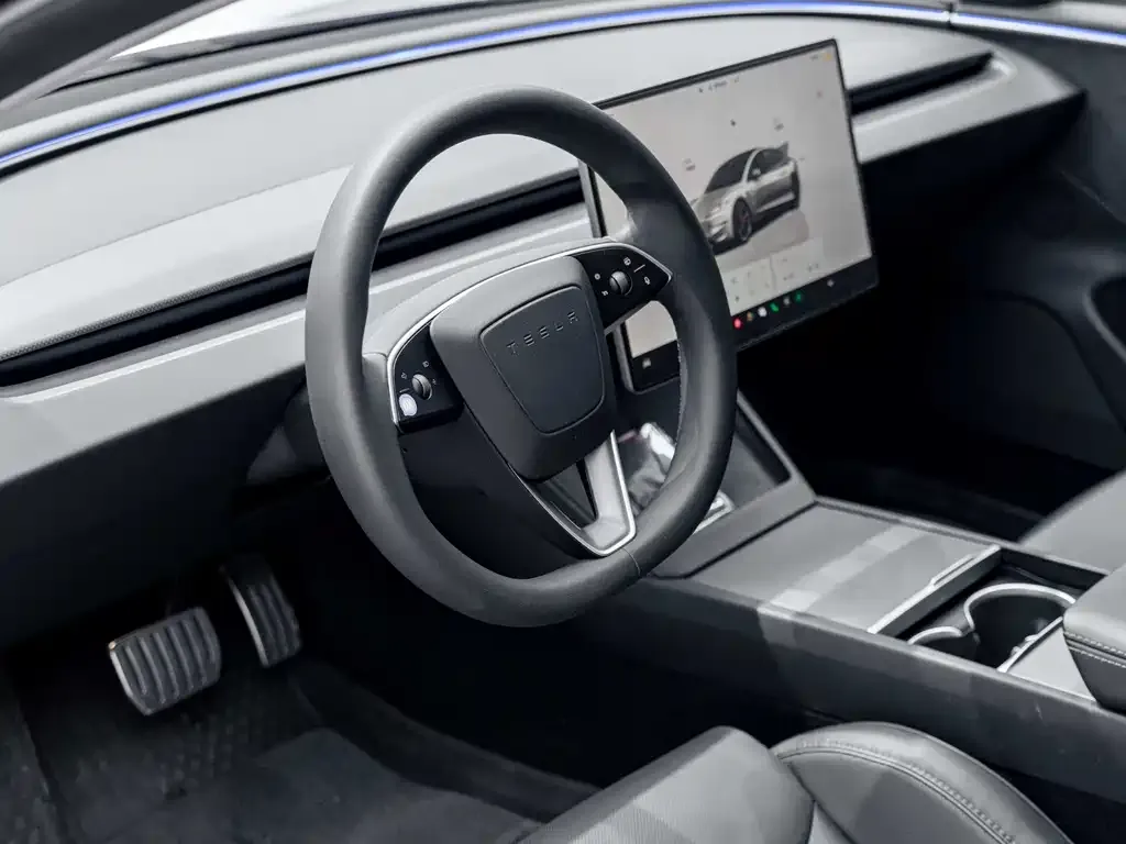 Tesla Model 3 — фото 8
