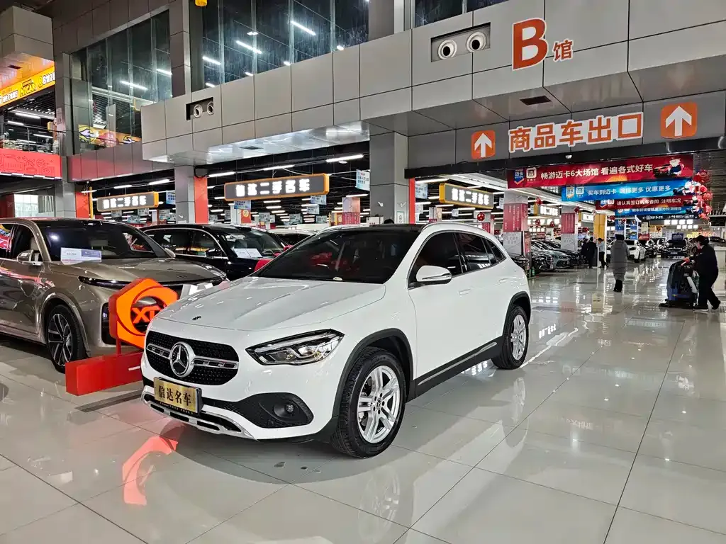 Mercedes-Benz GLA — фото 1