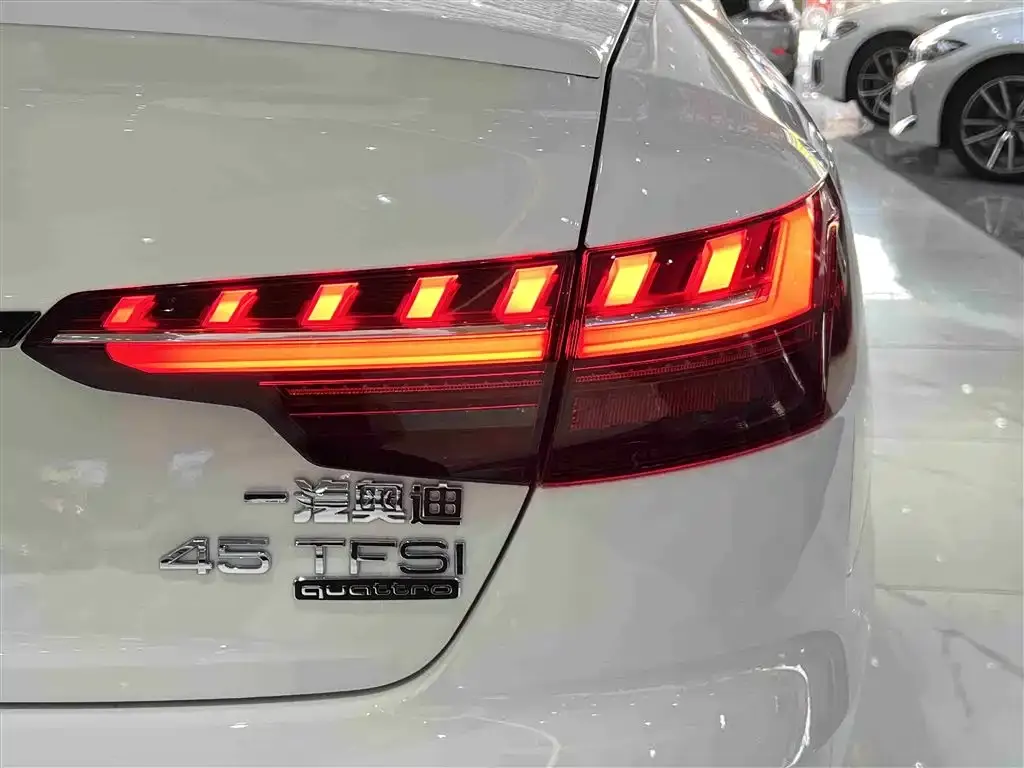 Audi A4L 2022 из CN, фото 5