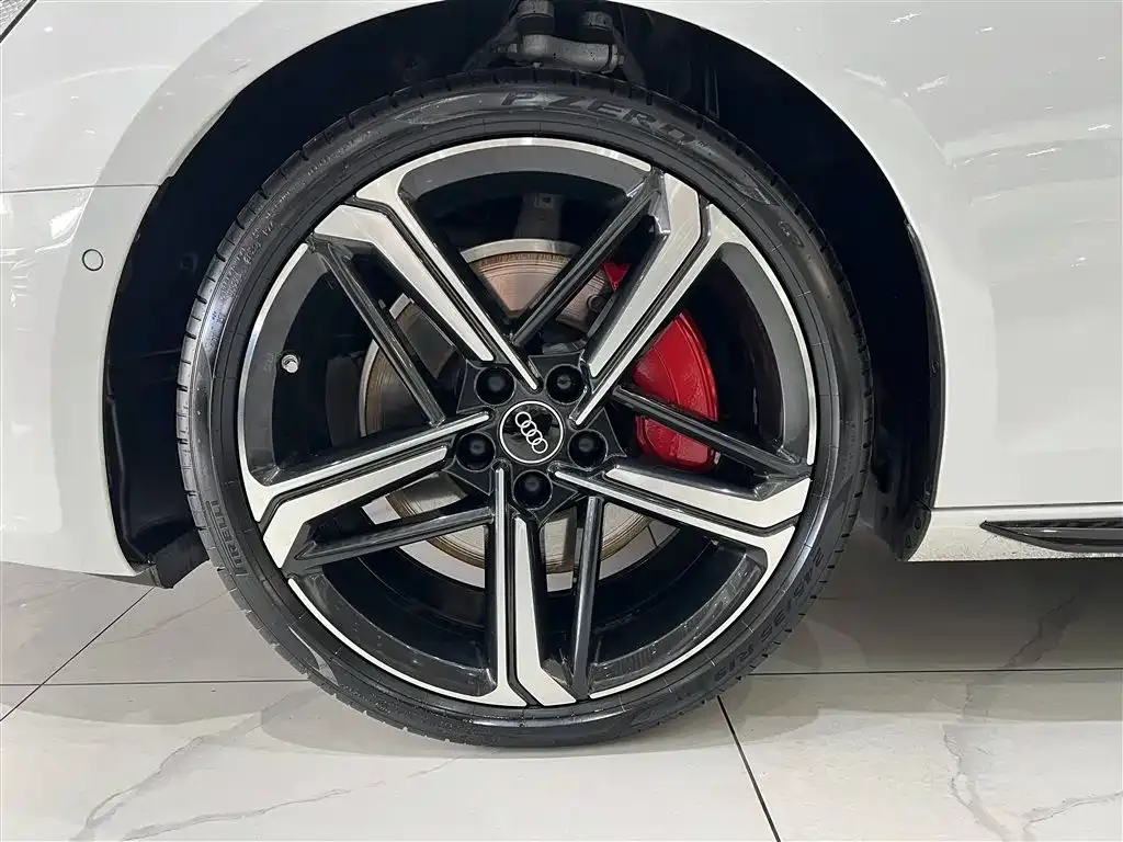 Audi A4L 2022 из CN, фото 7