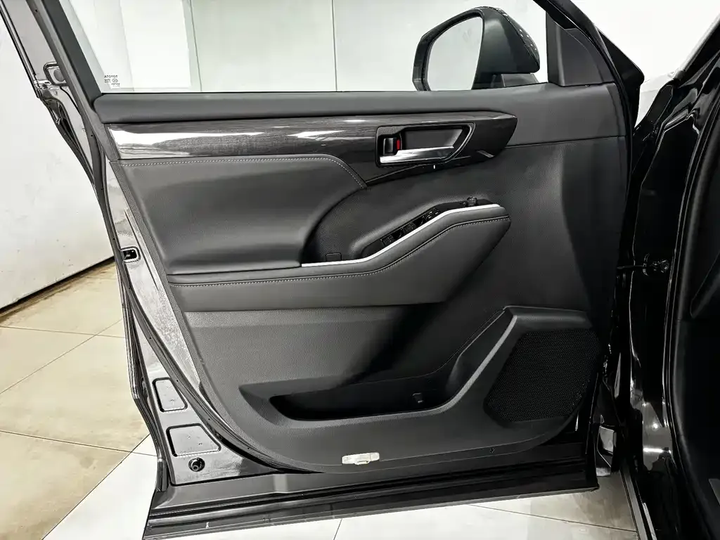 Toyota Crown Kluger 2024 из CN, фото 9