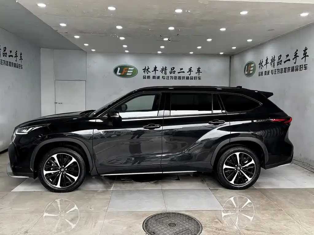 Toyota Crown Kluger 2024 из CN, фото 2