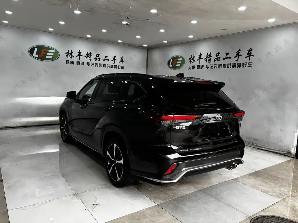 Toyota Crown Kluger 2024 из CN, фото 8