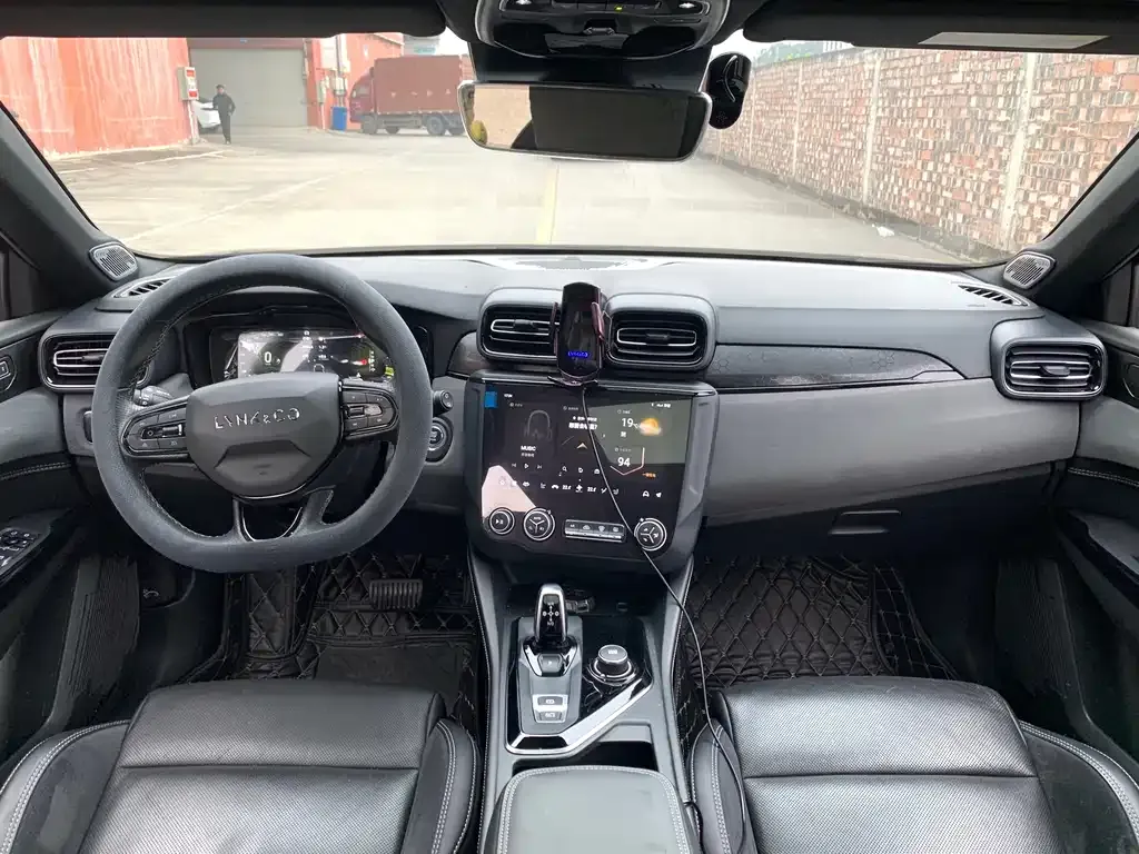 Lynk & Co 02 Hatchback 2023 из CN, фото 2