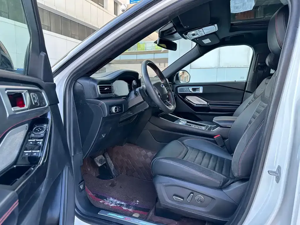 Ford Explorer 2023 из CN, фото 2