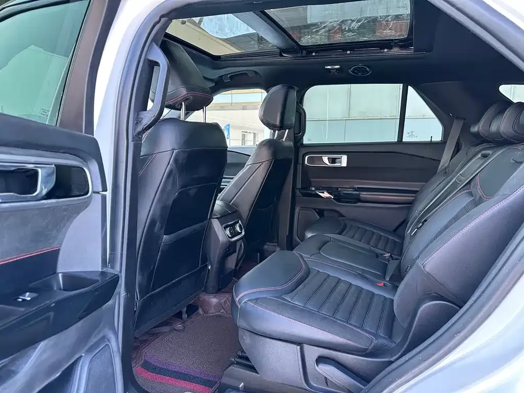 Ford Explorer 2023 из CN, фото 3