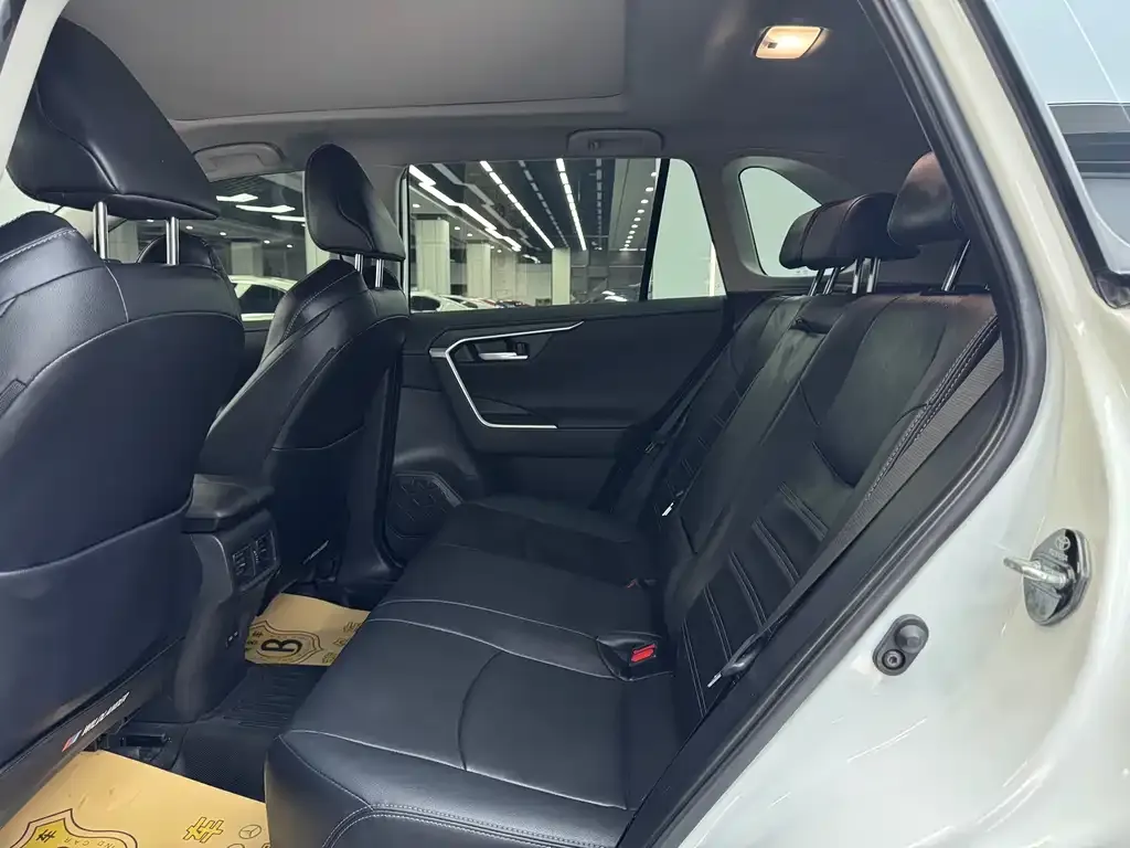 Toyota Wildlander 2023 из CN, фото 5
