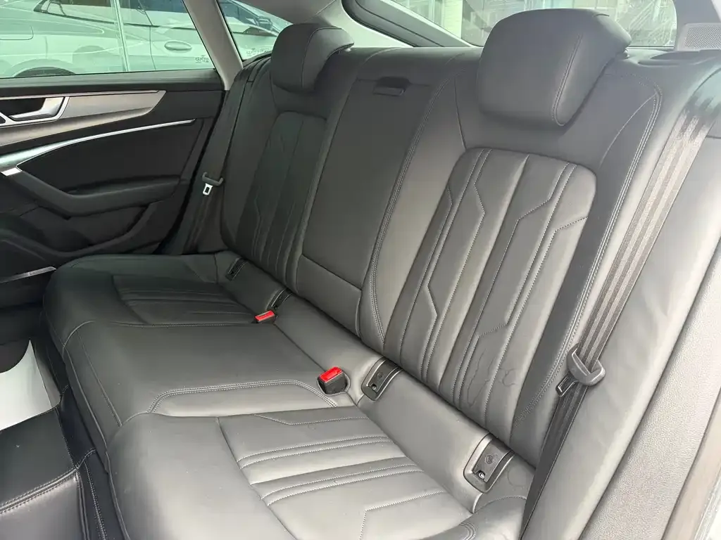 Audi A7 2023 из CN, фото 3