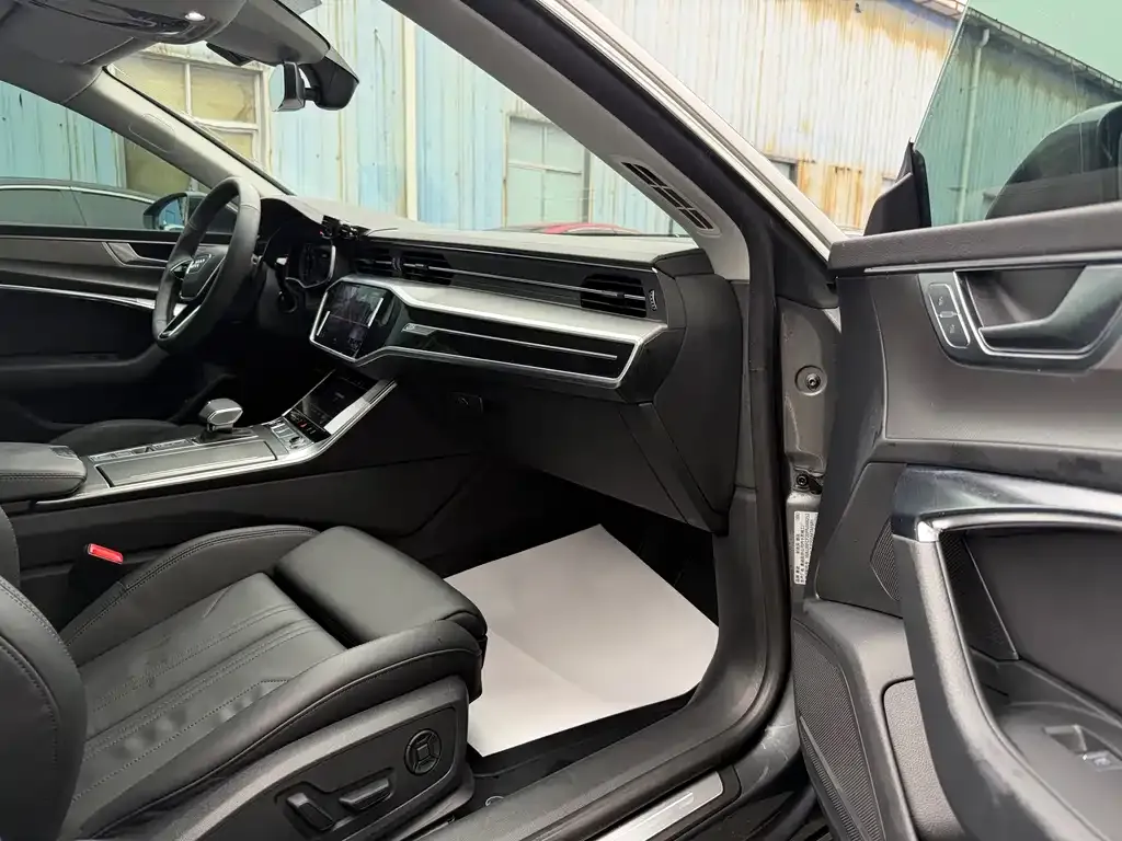 Audi A7 2023 из CN, фото 10