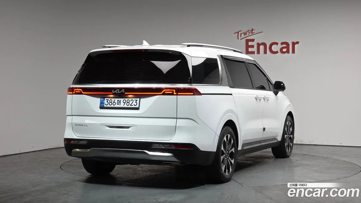 Kia Carnival — фото 10