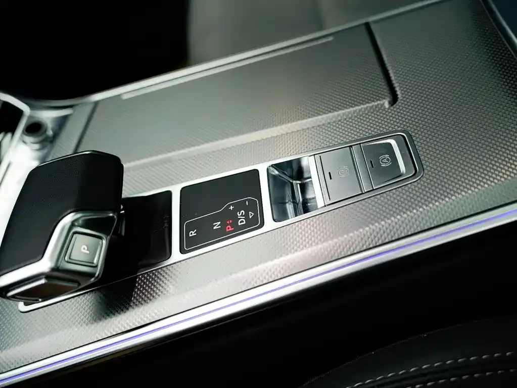Audi A6L — фото 10
