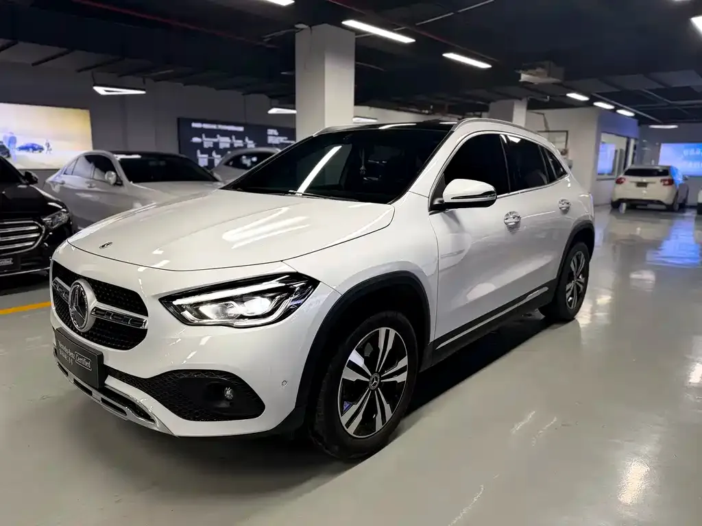 Mercedes-Benz GLA — фото 1