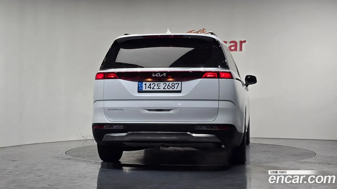 Kia Carnival — фото 10