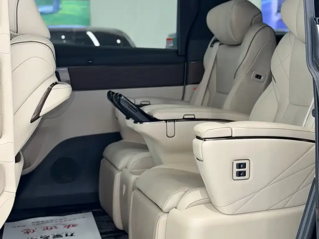 Toyota Alphard 2024 из CN, фото 2