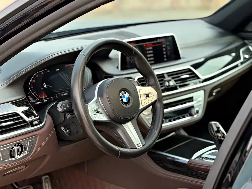 BMW 7 Series 2021 из CN, фото 6