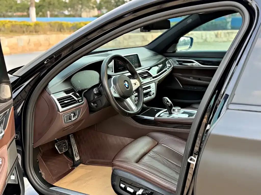 BMW 7 Series 2021 из CN, фото 2