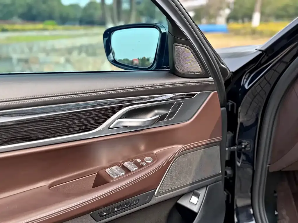 BMW 7 Series 2021 из CN, фото 7