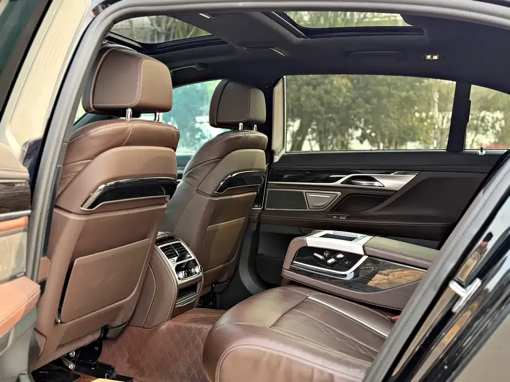 BMW 7 Series 2021 из CN, фото 5