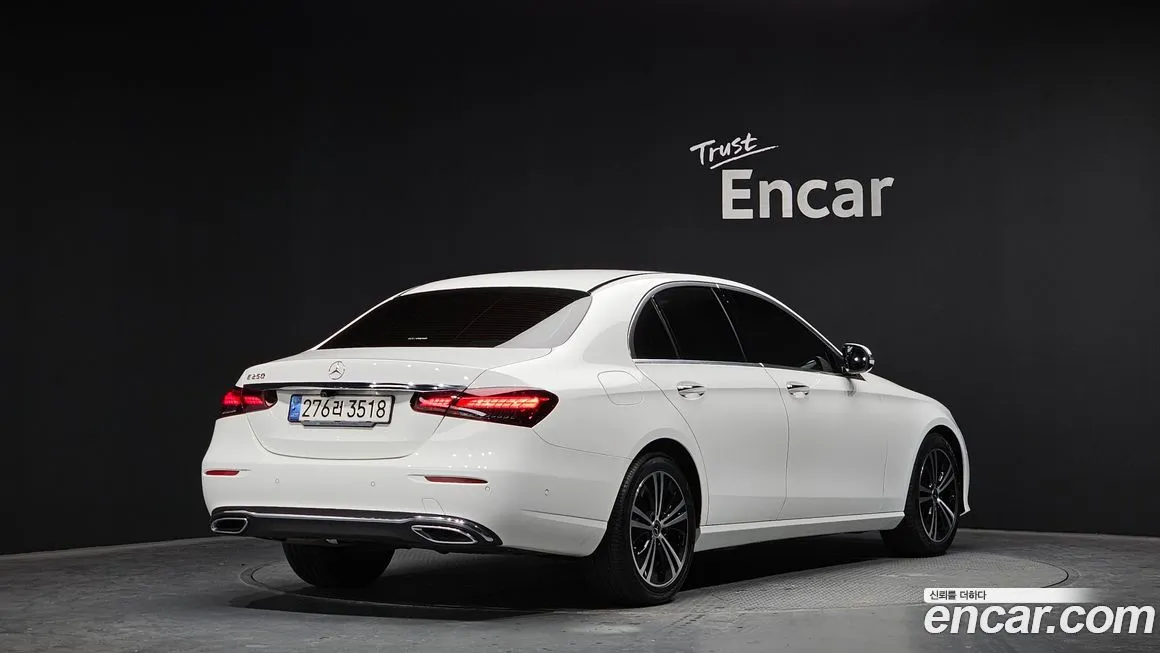 Mercedes-Benz E-Class — фото 4