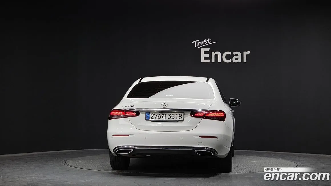 Mercedes-Benz E-Class — фото 10