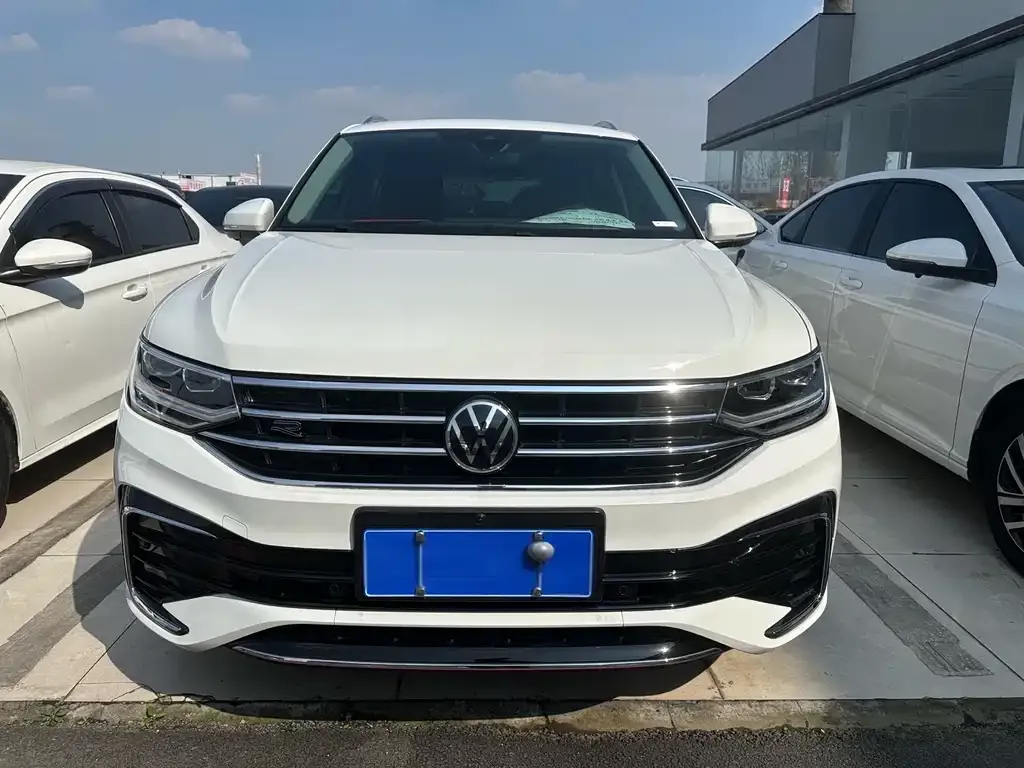 Volkswagen Tiguan L — фото 6