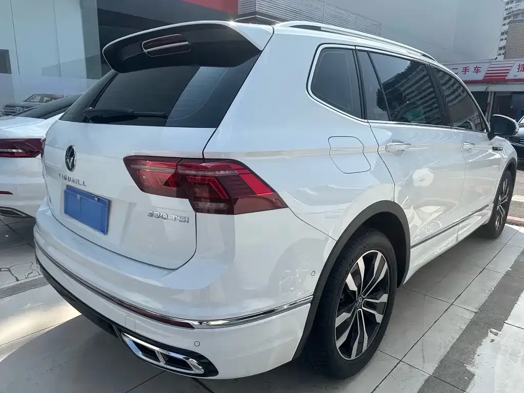 Volkswagen Tiguan L — фото 9