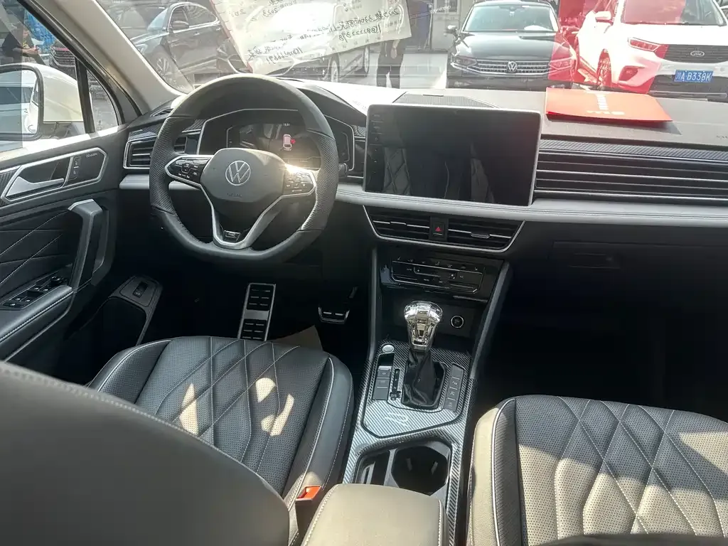 Volkswagen Tiguan L — фото 2