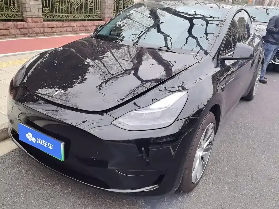 Tesla Model Y — фото 1