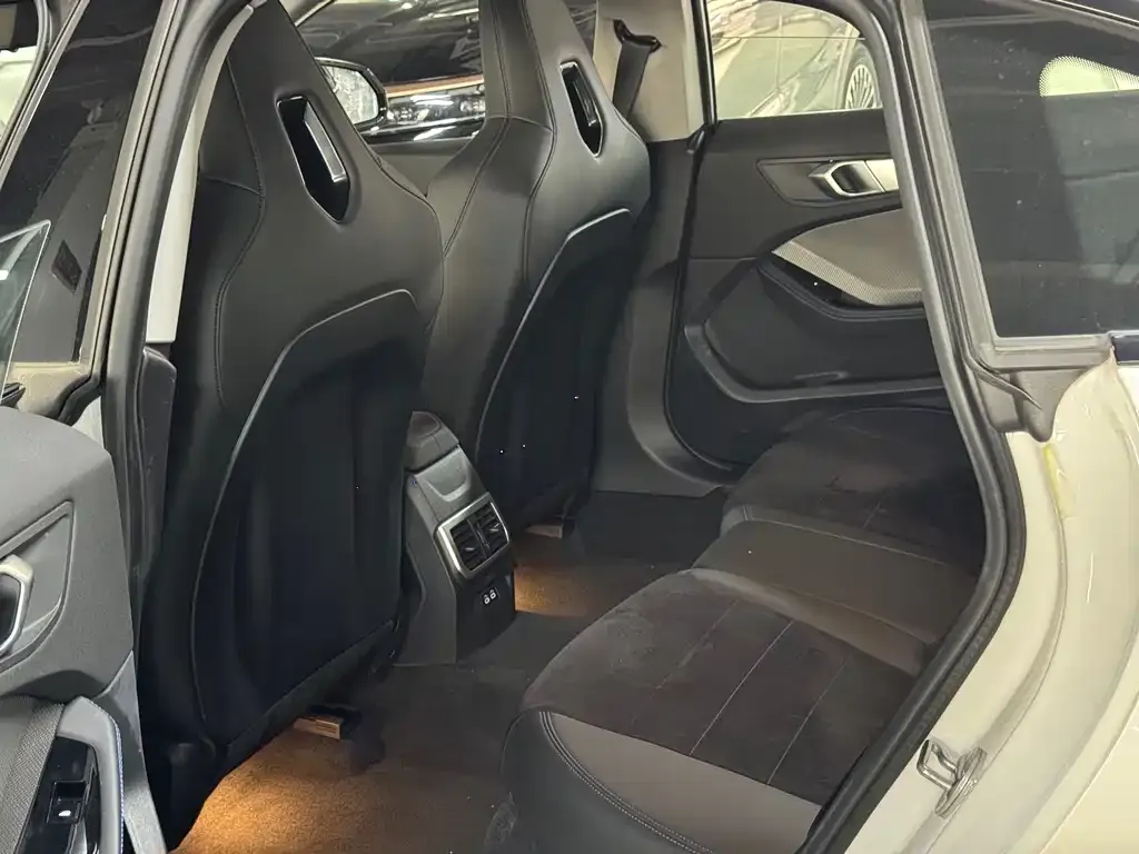 BMW 2 Series 2025 из CN, фото 10