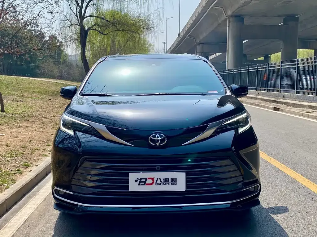 Toyota Sienna 2024 из CN, фото 7