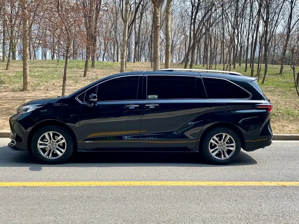 Toyota Sienna 2024 из CN, фото 9