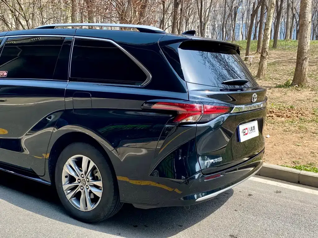 Toyota Sienna 2024 из CN, фото 4