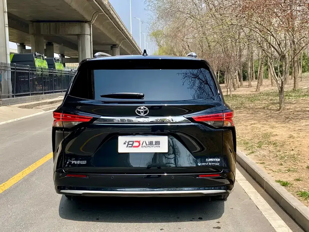 Toyota Sienna 2024 из CN, фото 3