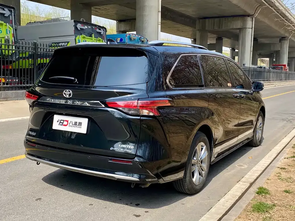 Toyota Sienna 2024 из CN, фото 8