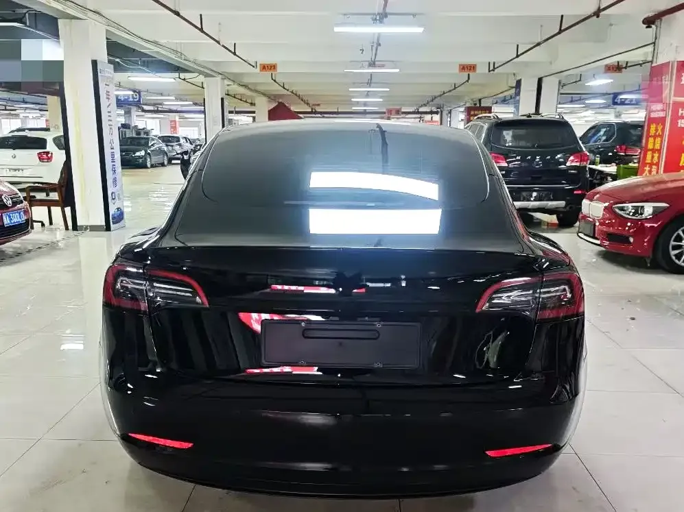 Tesla Model 3 — фото 4