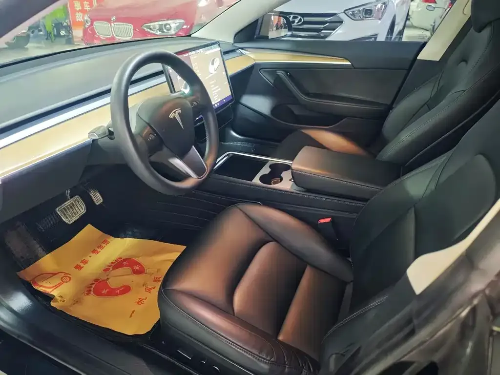 Tesla Model 3 — фото 2
