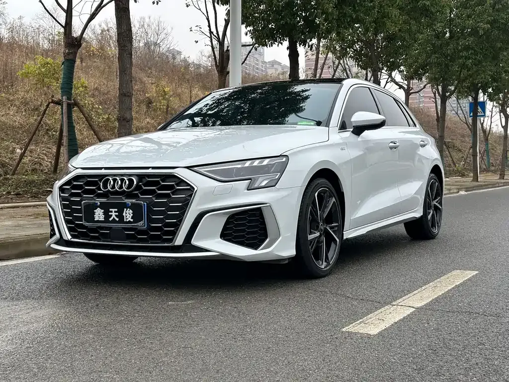 Audi A3 — фото 1