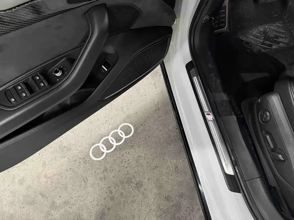 Audi A4L 2022 из CN, фото 6
