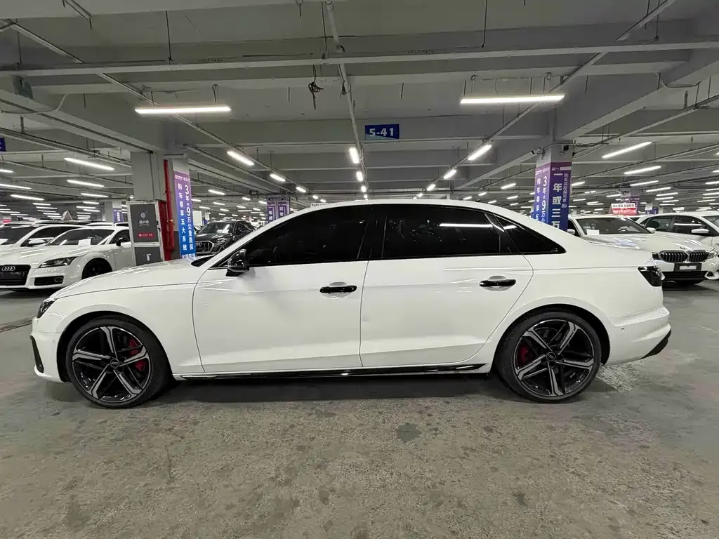 Audi A4L 2022 из CN, фото 5