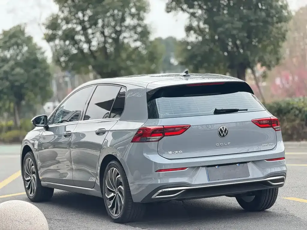 Volkswagen Golf 2024 из CN, фото 8