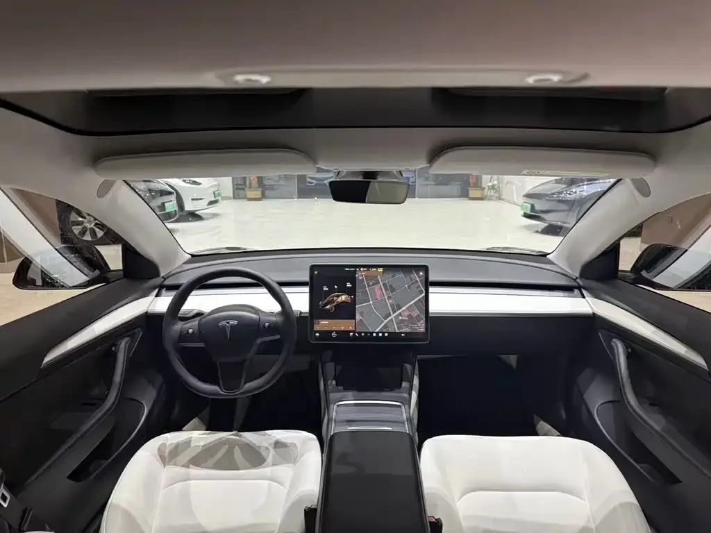 Tesla Model 3 — фото 3