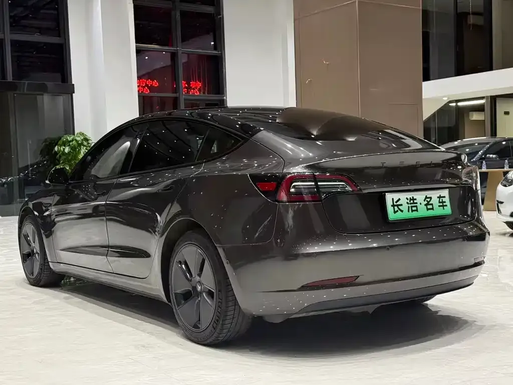 Tesla Model 3 — фото 5