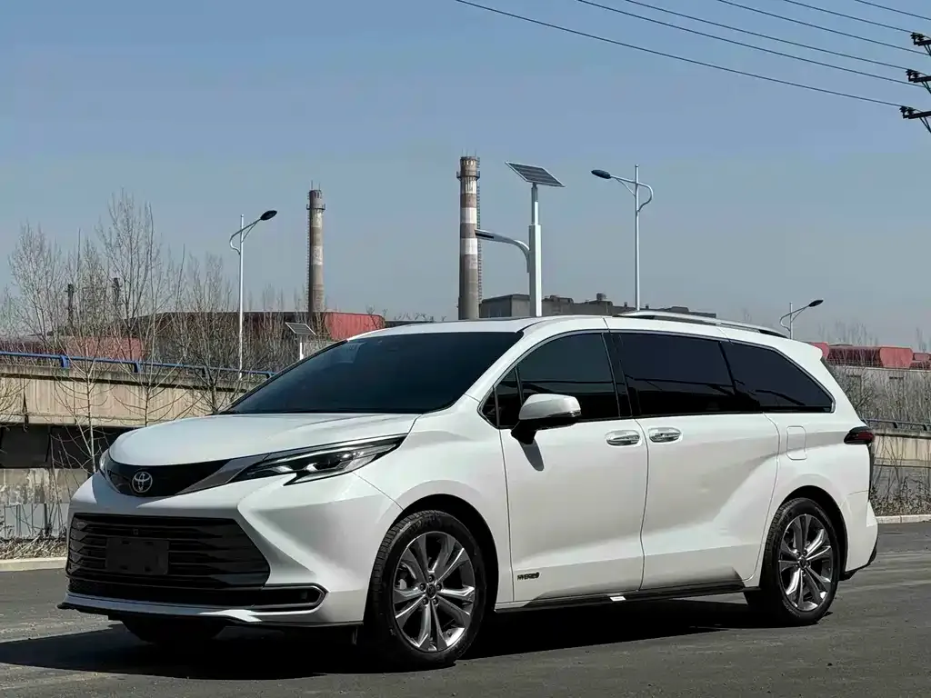 Toyota Sienna 2023 из CN, фото 1