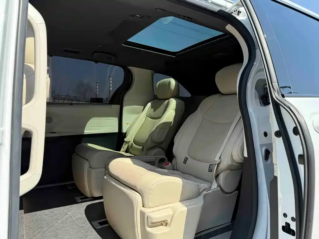 Toyota Sienna 2023 из CN, фото 7