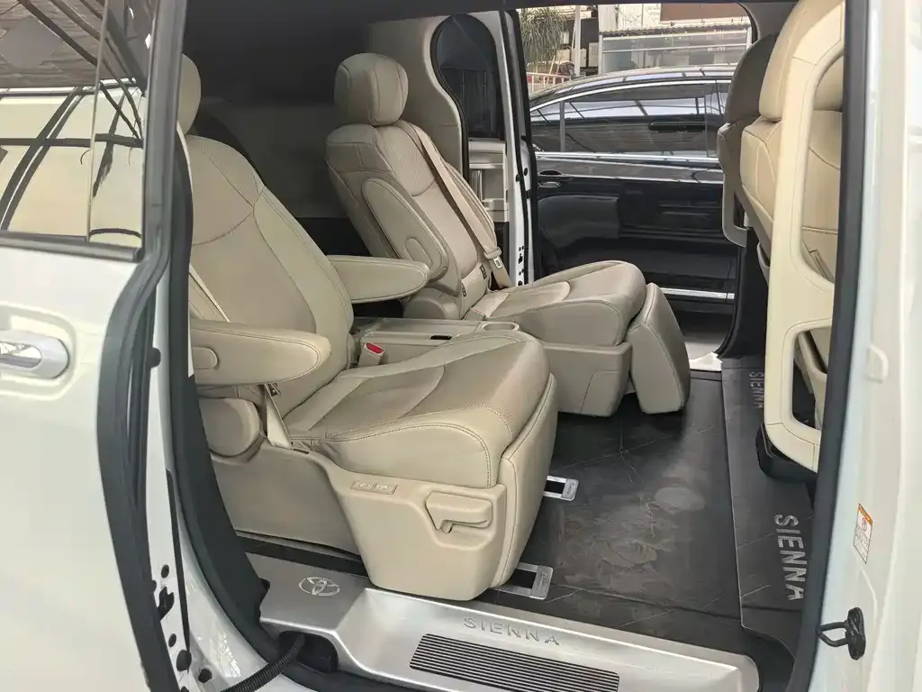 Toyota Sienna 2023 из CN, фото 8