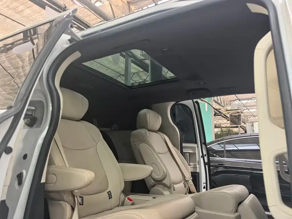 Toyota Sienna 2023 из CN, фото 4