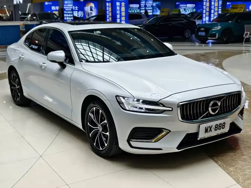 Volvo S60 2021 из CN, фото 4