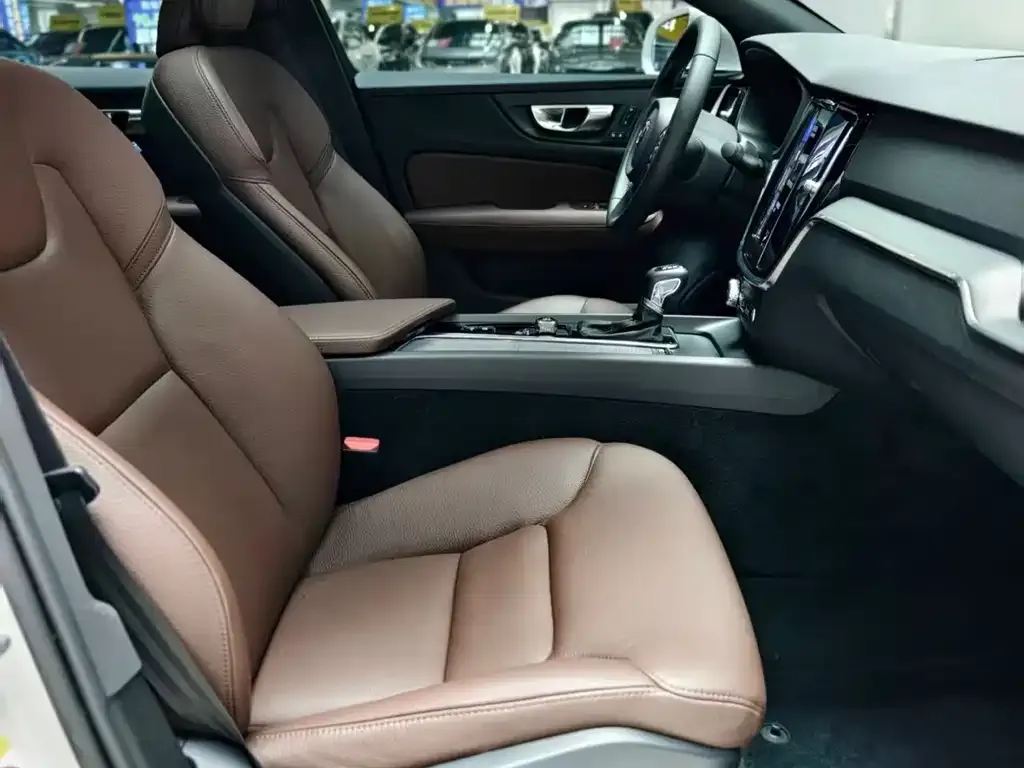 Volvo S60 2021 из CN, фото 2